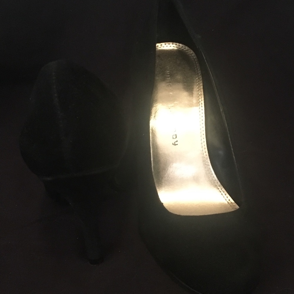 Chinese Laundry Black Suede Pumps